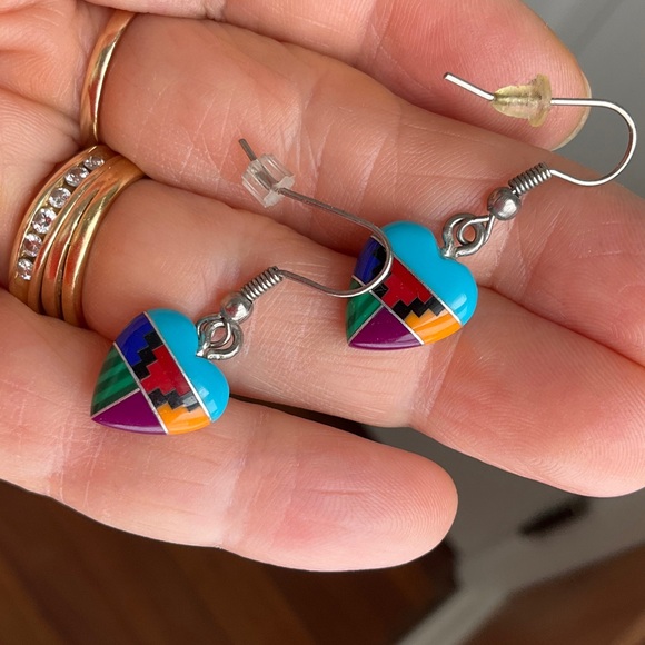 Native American inlay heart earrings - Picture 2 of 3